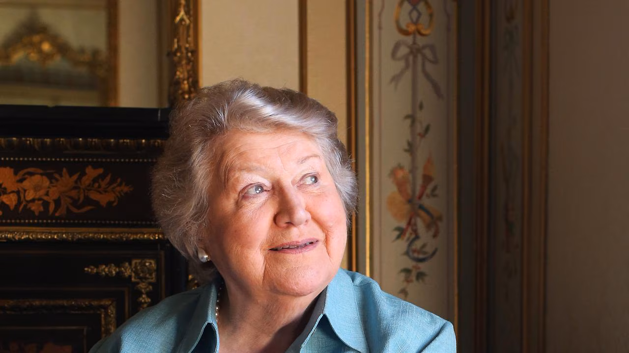 Patricia Routledge